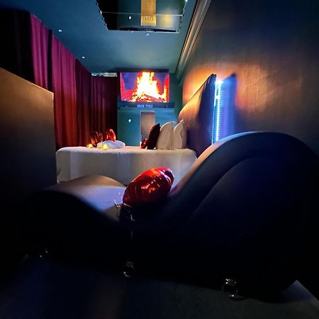 Mieuxqualhotel Jacuzzi Privatif Velvet Desire Bordeaux Exterior foto