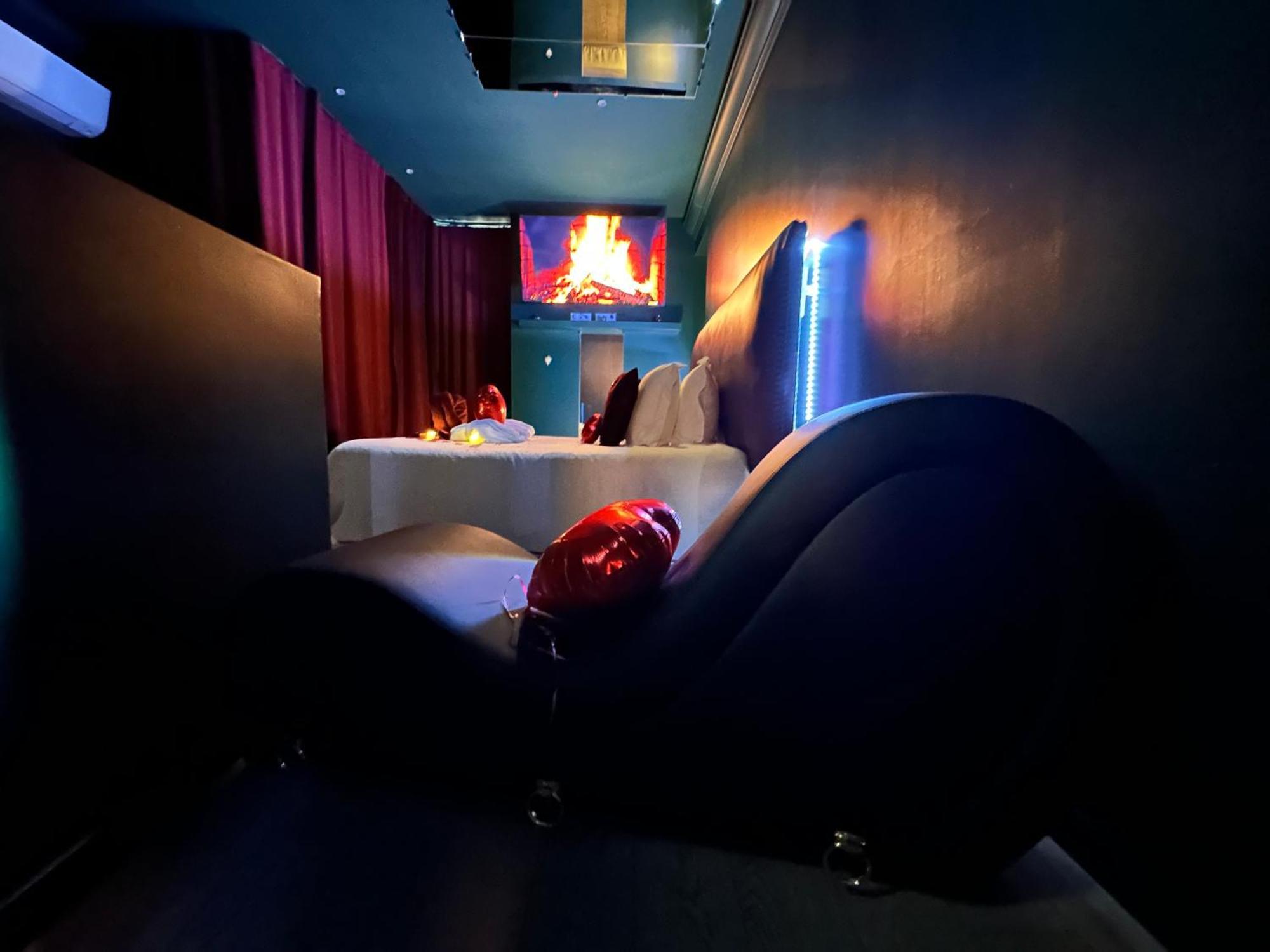 Mieuxqualhotel Jacuzzi Privatif Velvet Desire Bordeaux Exterior foto