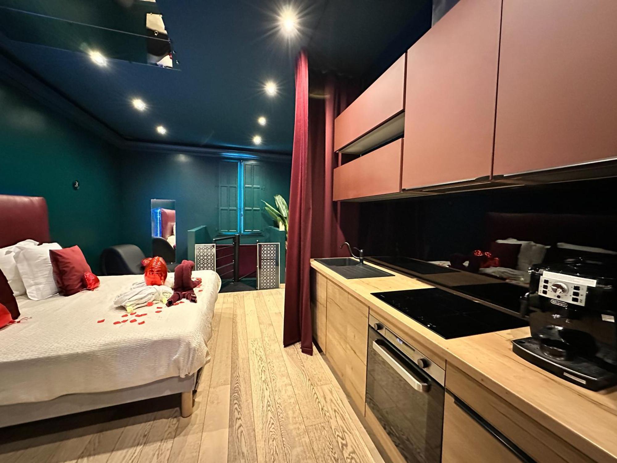 Mieuxqualhotel Jacuzzi Privatif Velvet Desire Bordeaux Exterior foto