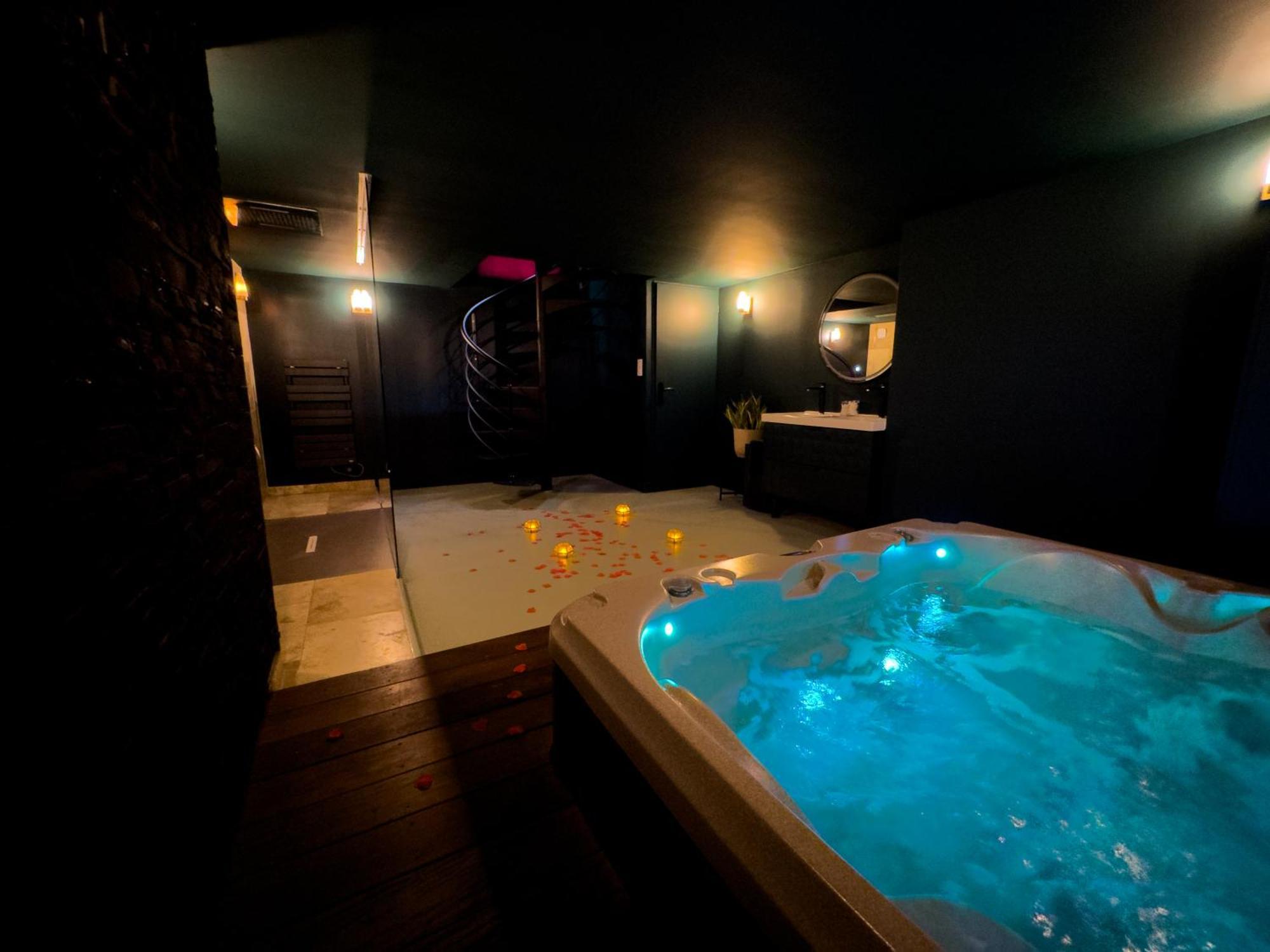 Mieuxqualhotel Jacuzzi Privatif Velvet Desire Bordeaux Exterior foto