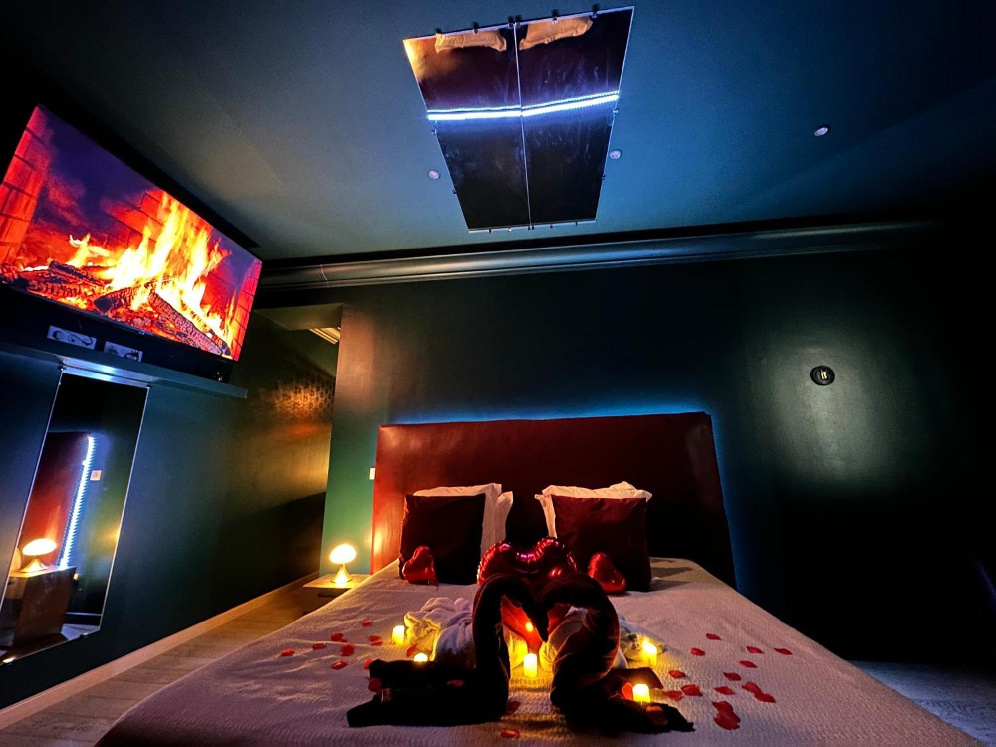 Mieuxqualhotel Jacuzzi Privatif Velvet Desire Bordeaux Exterior foto