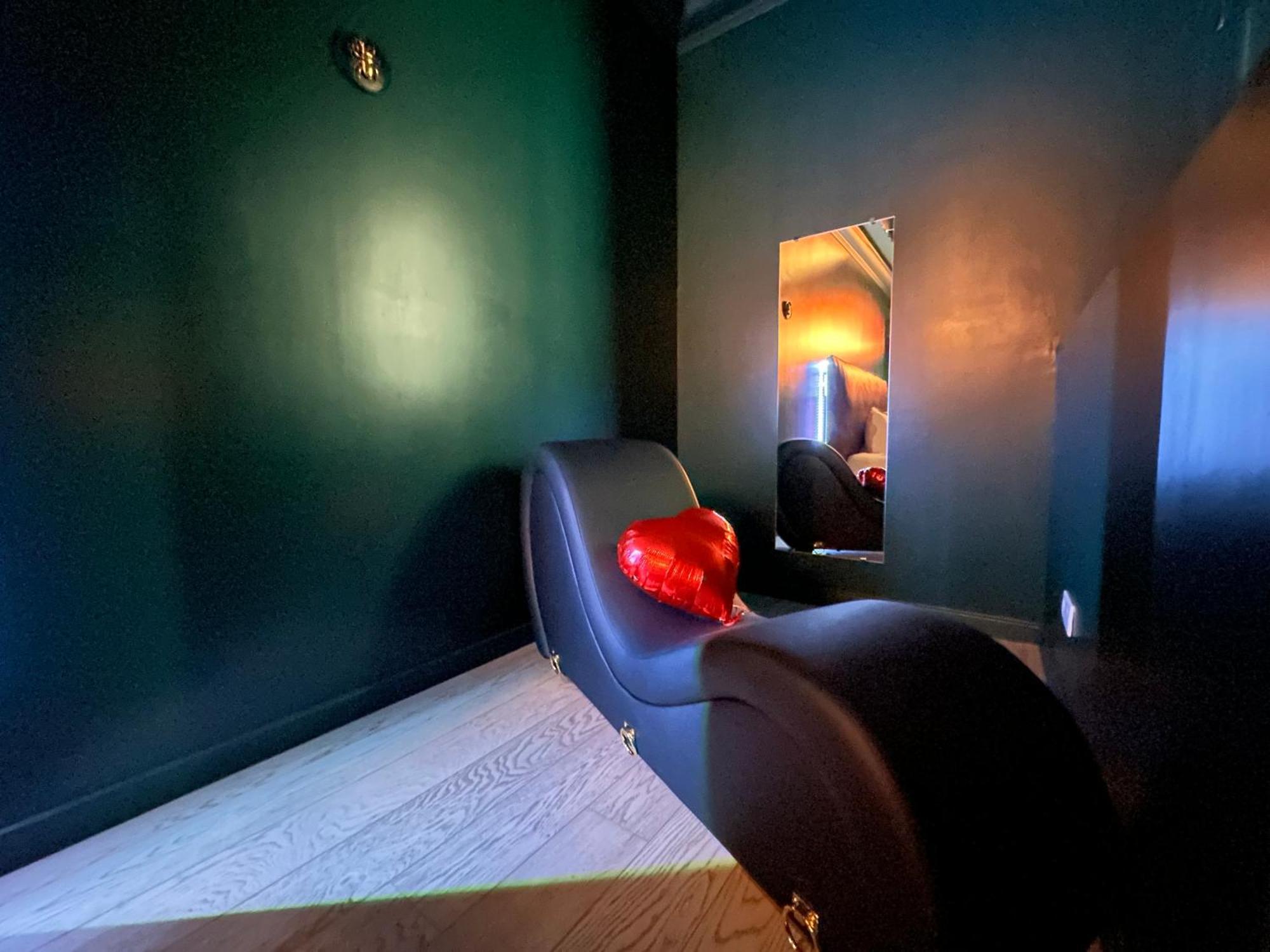 Mieuxqualhotel Jacuzzi Privatif Velvet Desire Bordeaux Exterior foto