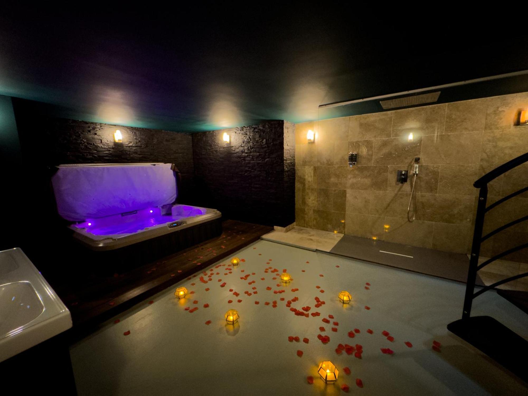 Mieuxqualhotel Jacuzzi Privatif Velvet Desire Bordeaux Exterior foto